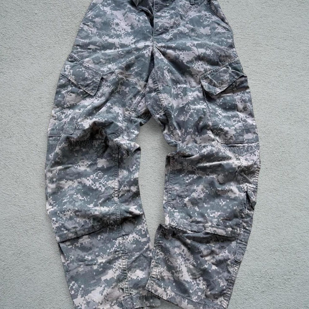 Y2K Military Digital Camo Cargo Pants Small Gray White